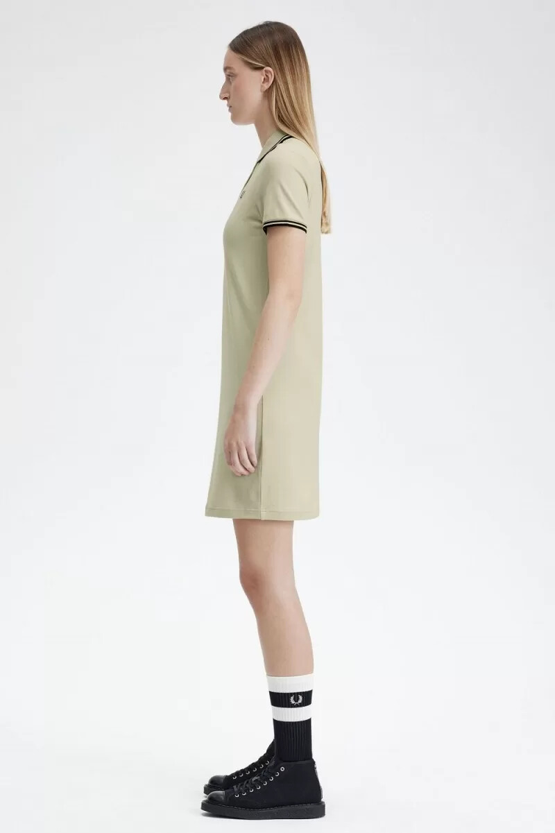 vestido fred perry twin tipped shirt para mujer color avena