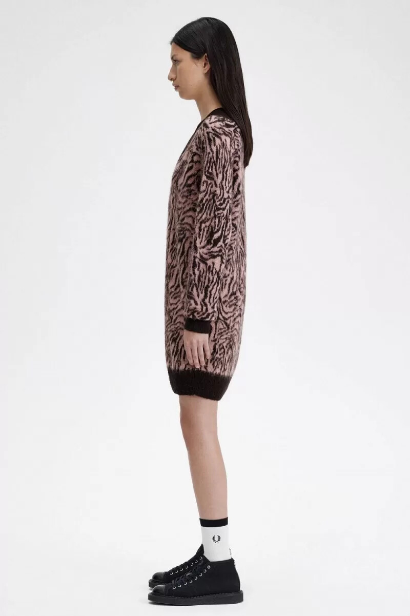 vestido de punto de cebra de fred perry para mujer en rosa empolvado