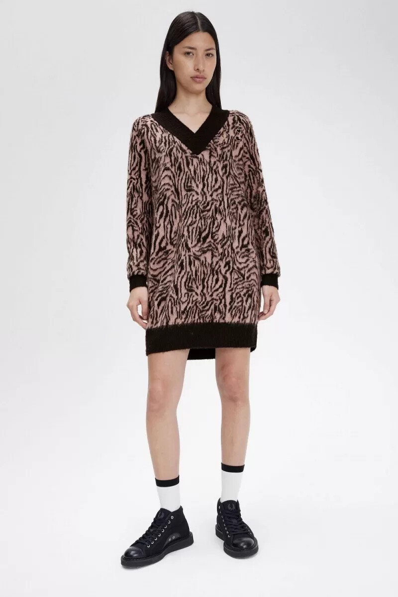 vestido de punto de cebra de fred perry para mujer en rosa empolvado
