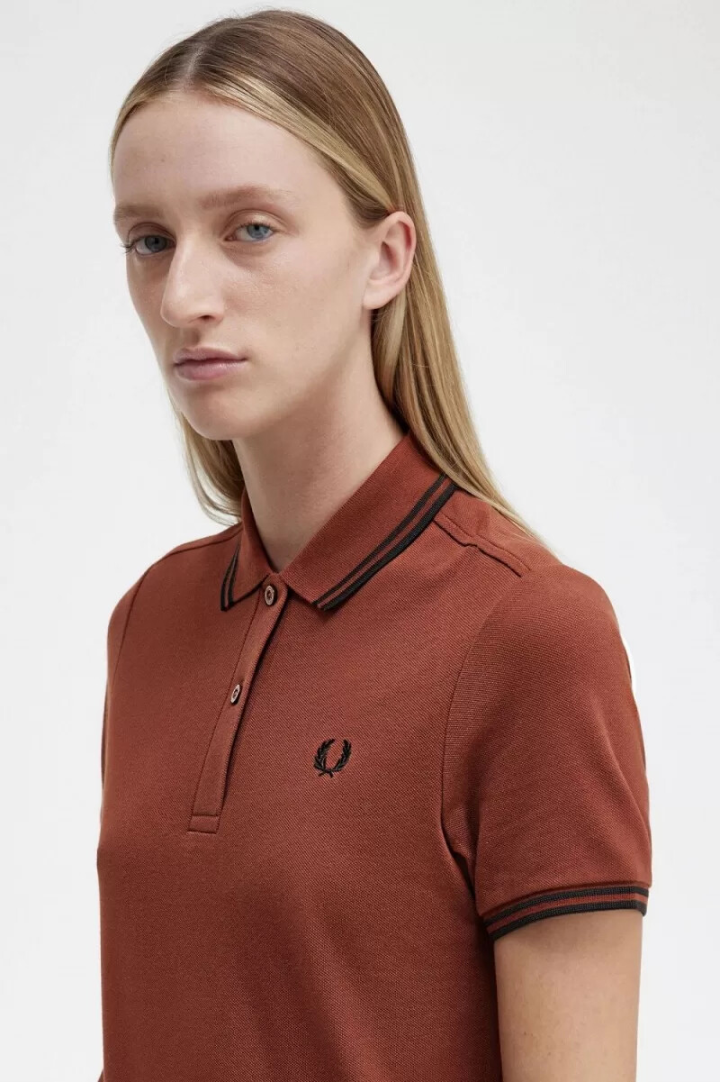 camisa fred perry twin tipped para mujer color marrón whisky y negro