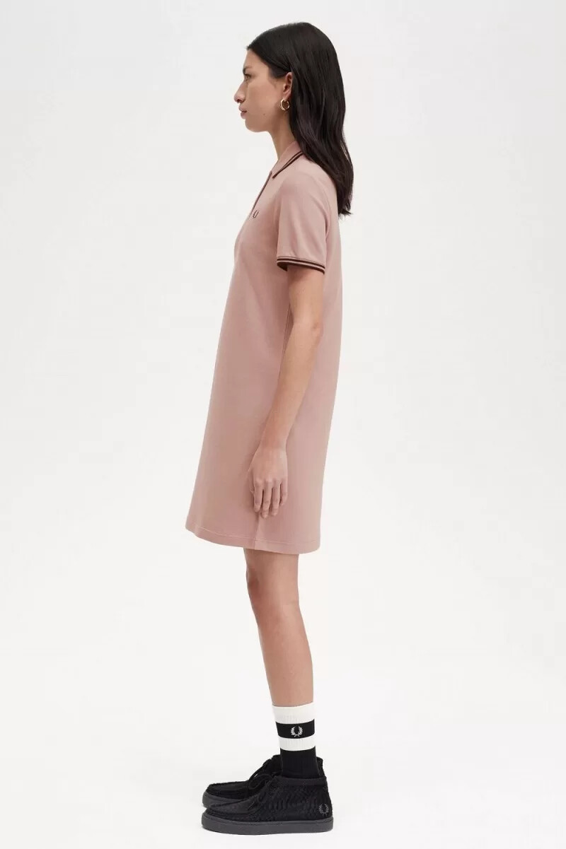 camisa fred perry twin tipped para mujer vestido rosa oscuro y marrón whisky