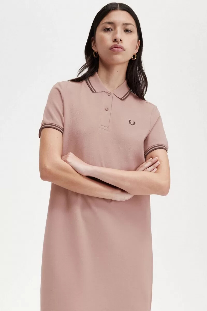camisa fred perry twin tipped para mujer vestido rosa oscuro y marrón whisky