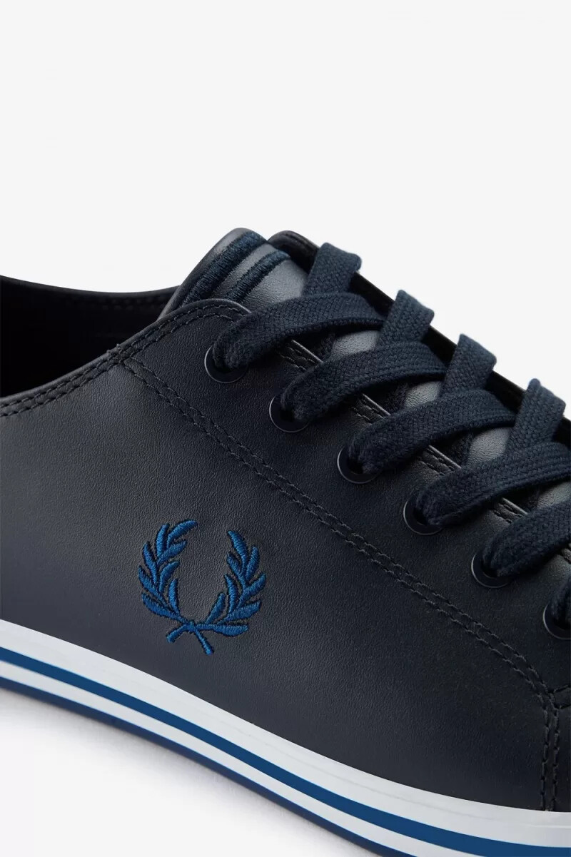 zapatillas fred perry kingston para hombre en azul marino con sombreado cobalto