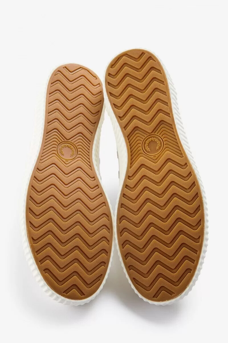 zapatillas de lona fred perry low hughes para hombre color marfil y beige claro