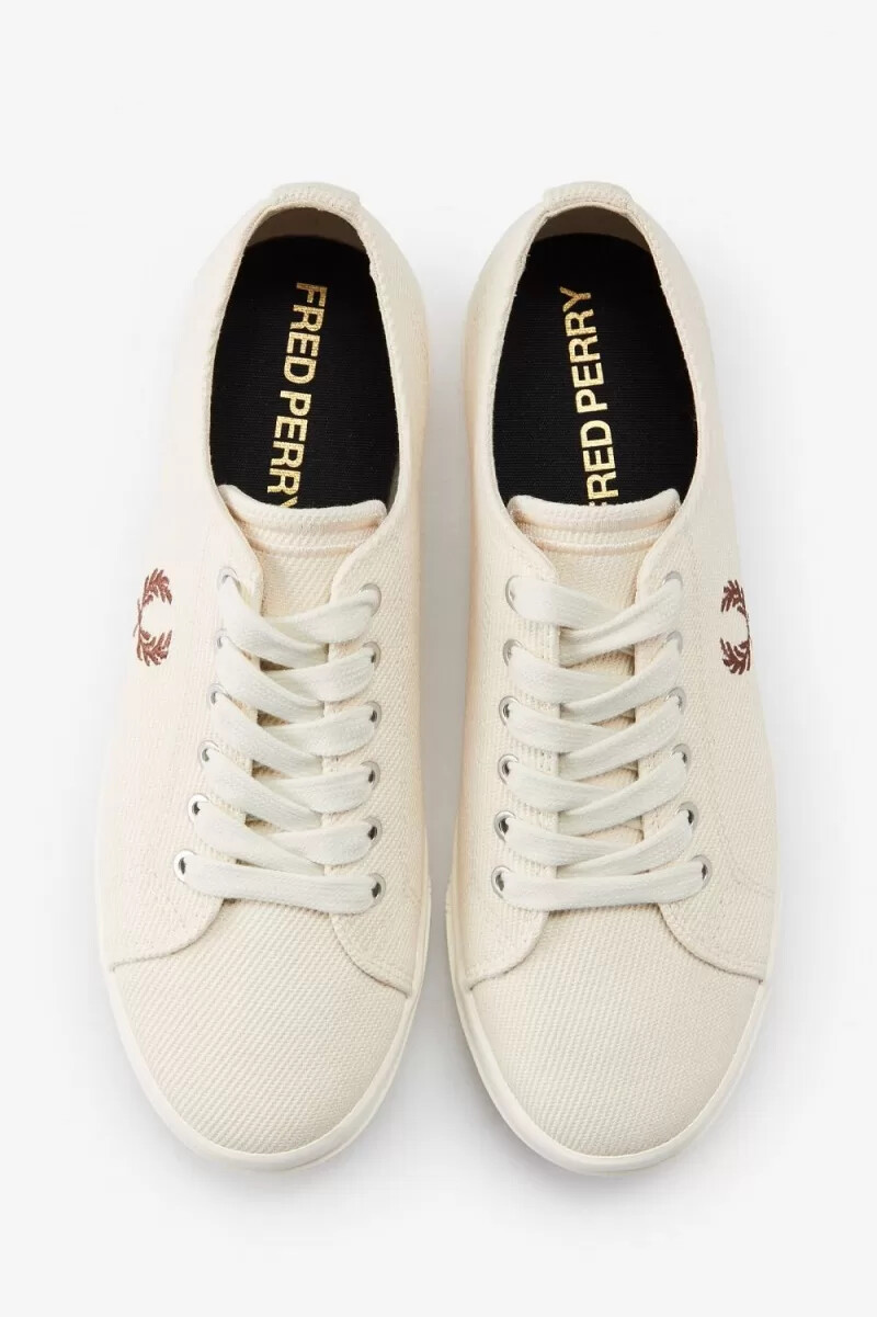 zapatillas de lona fred perry newstead para mujer en beige y marrón whisky
