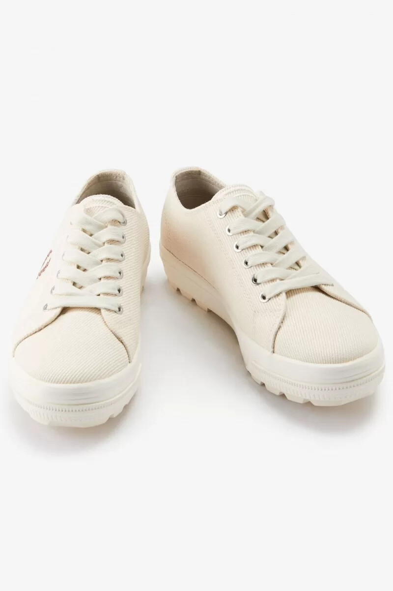 zapatillas de lona fred perry newstead para mujer en beige y marrón whisky