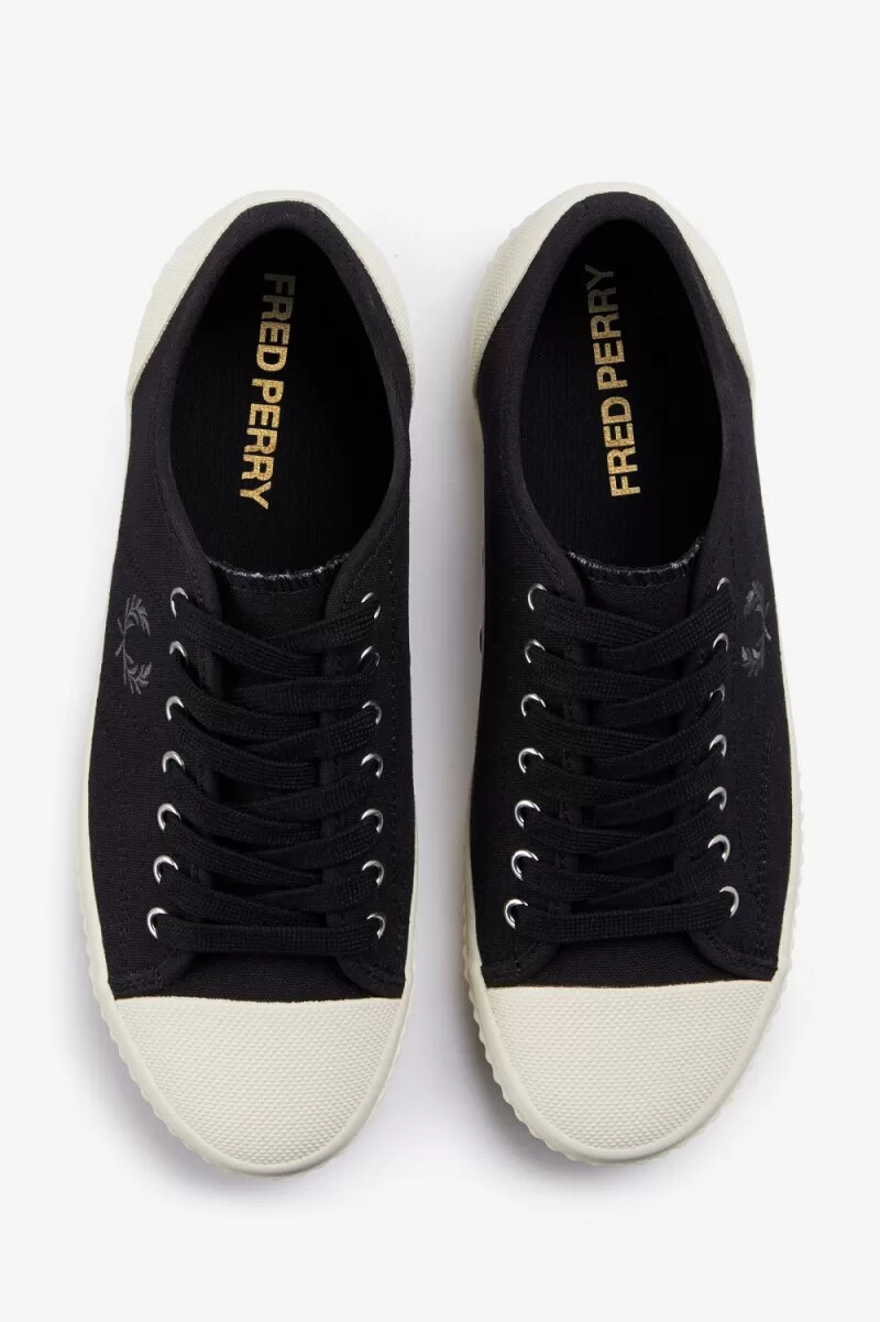 zapatillas de lona fred perry low hughes para mujer color negro y metalizado