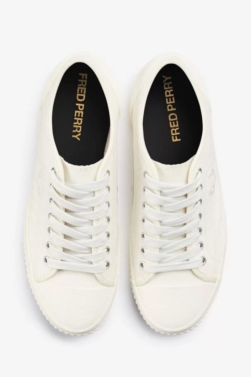 zapatillas de lona fred perry low hughes para mujer color marfil y beige claro