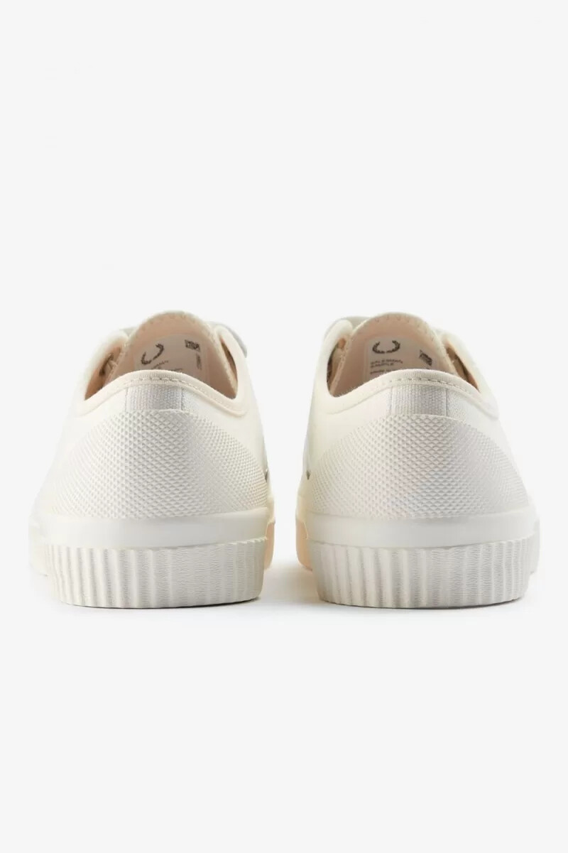 zapatillas de lona fred perry low hughes para mujer color marfil y beige claro