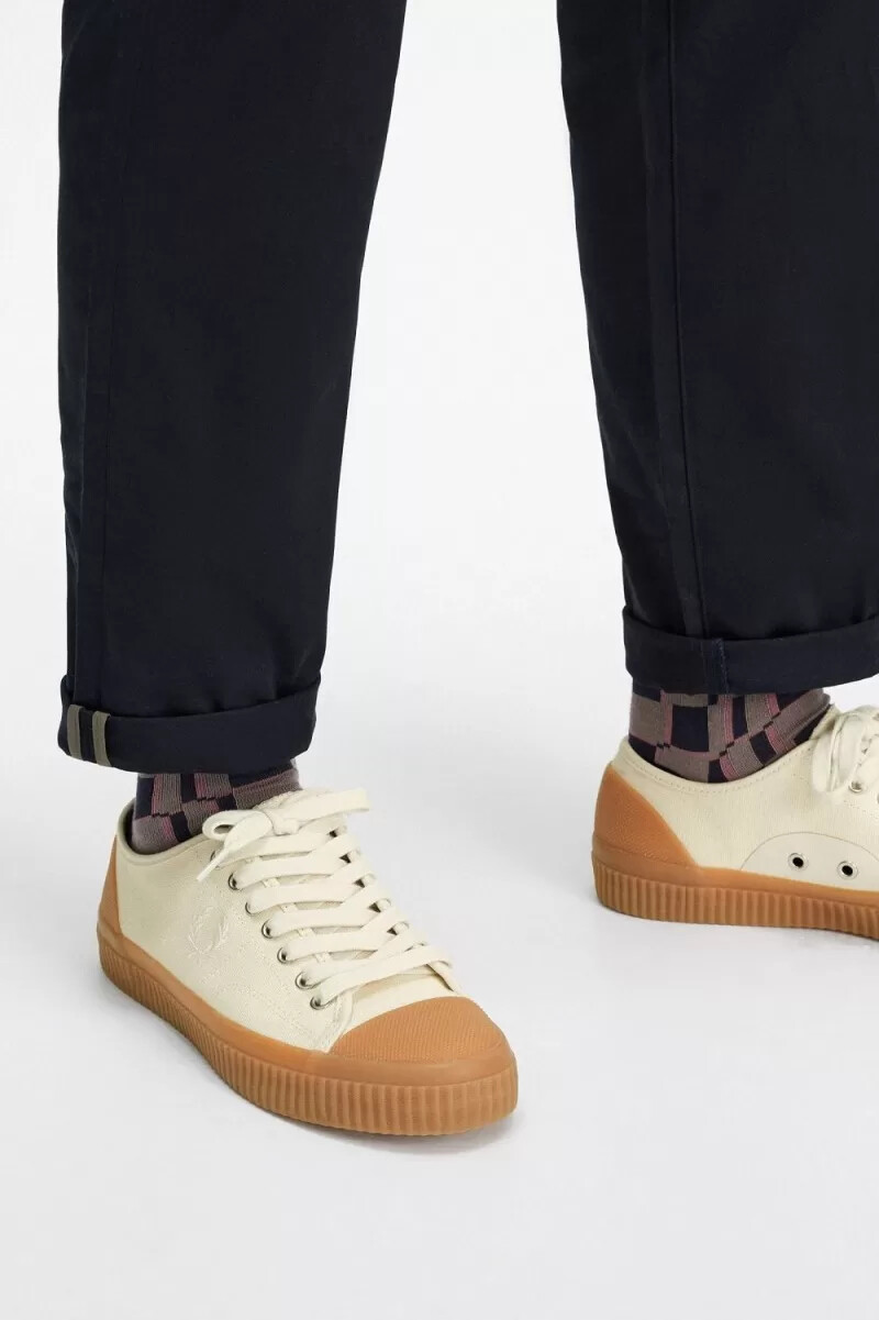 zapatillas fred perry low hughes para mujer en beige y beige claro