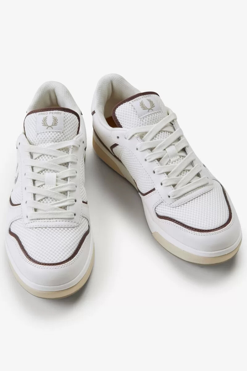 zapatillas fred perry b300 para hombre en blanco nieve y gris cálido