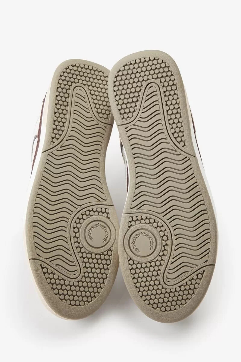 zapatillas fred perry b300 para hombre en blanco nieve y gris cálido