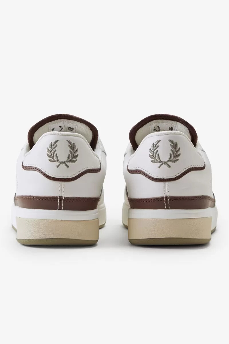 zapatillas fred perry b300 para hombre en blanco nieve y gris cálido
