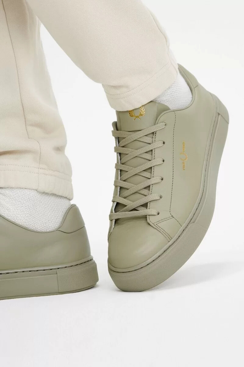 zapatillas de tenis fred perry b71 para hombre color gris cálido y dorado