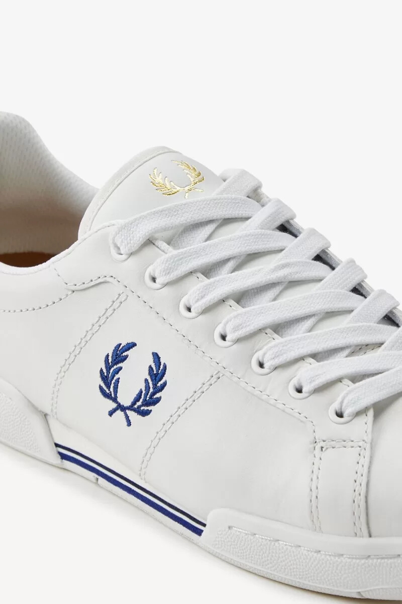 zapatillas de tenis fred perry b722 para hombre en color marfil y cobalto