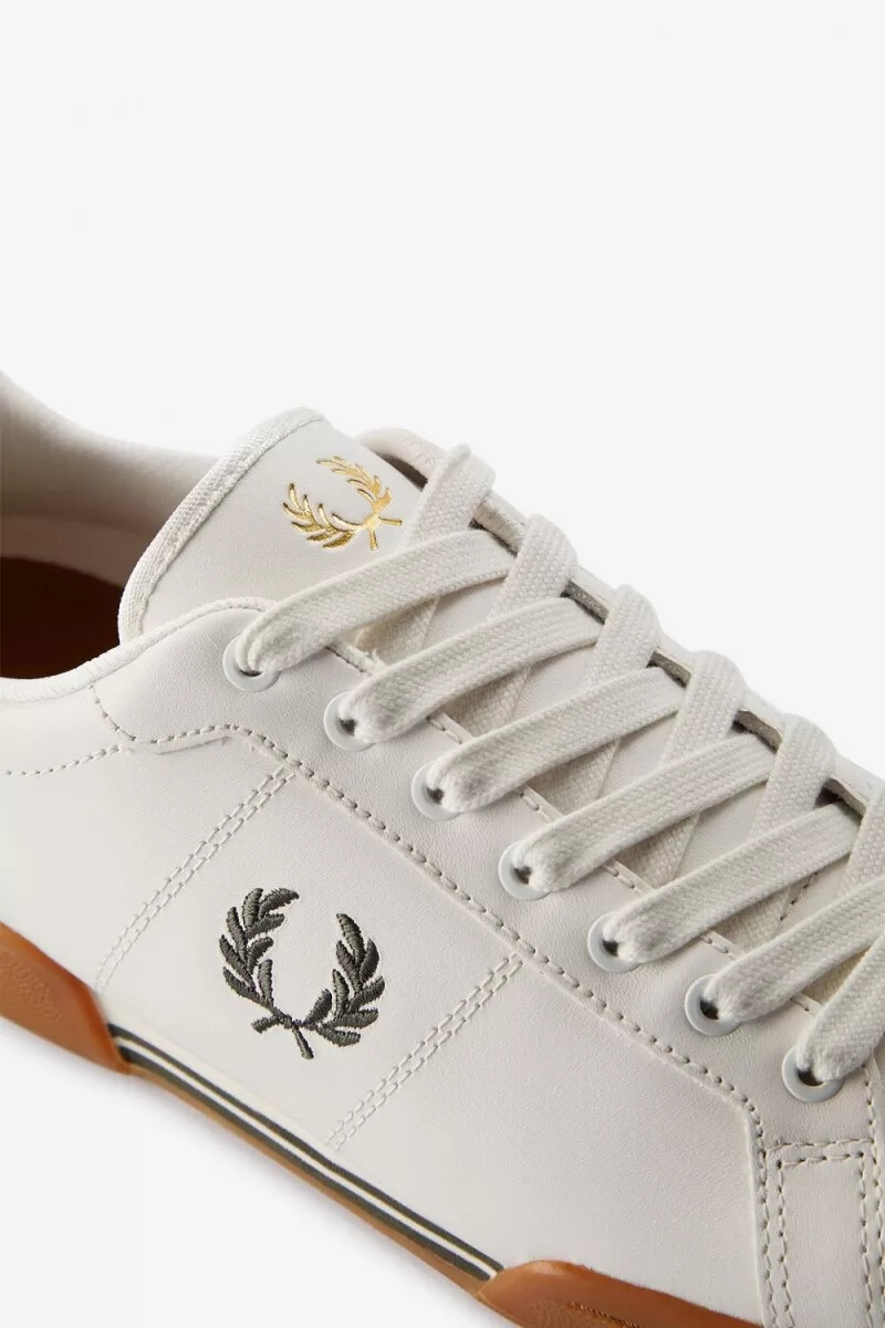 zapatillas de tenis fred perry b722 para hombre color blanco nieve y verde campo